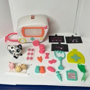 Authentic Littlest Pet Shop LPS Hasbro #1613 Rescue Tails Centre Accessories